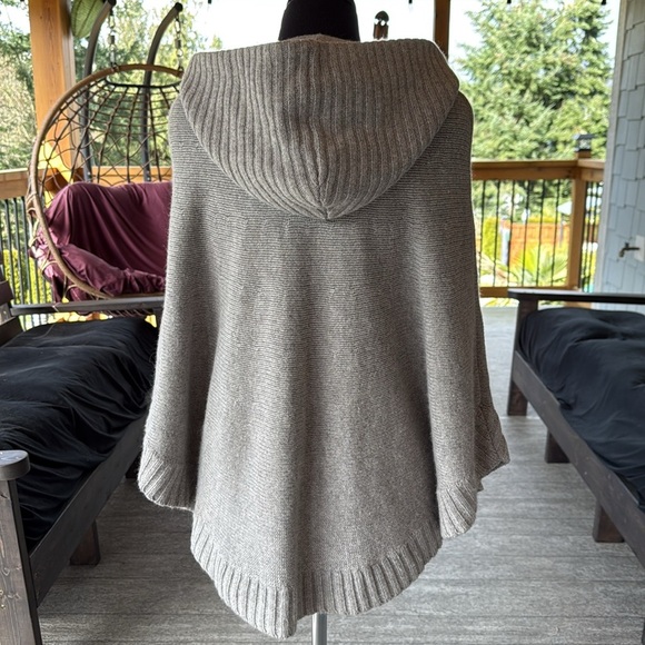 Aritzia Talula | Cashmere - Angora Blend Knit Hooded Poncho - Picture 4 of 9